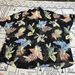 Women's Lulus Black Multi Floral Button Up Shirt Size M